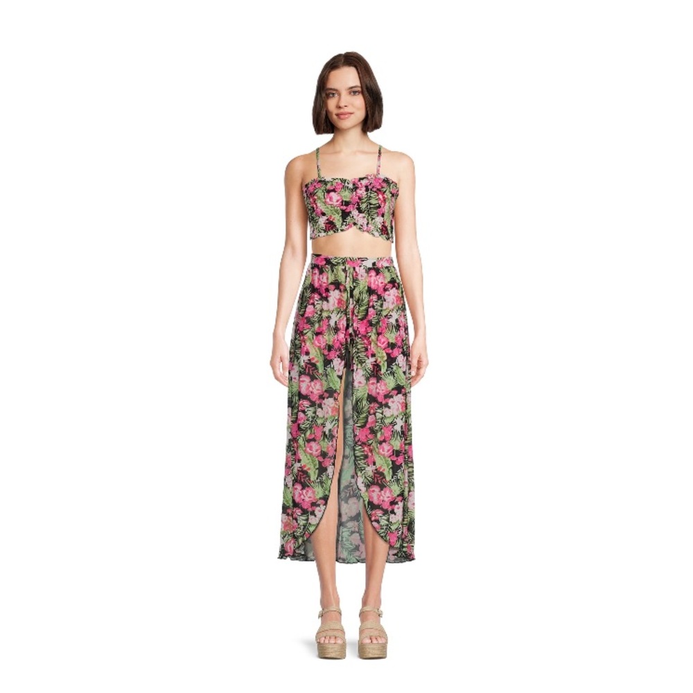 Ruched top/maxi skirt set! Skirt has shorts underneath! Perfect for vacay!